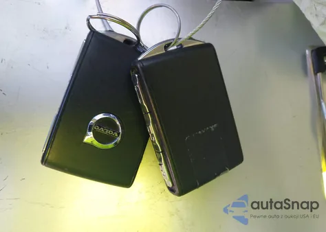 2019 Volvo Xc60 T5 Momentum из США, поврежденный, VIN LYV102DK9KB359915